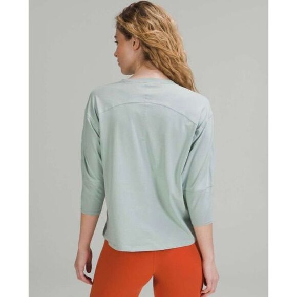 Lululemon LA 3/4 Sleeve Crewneck Shirt - Picture 2 of 8